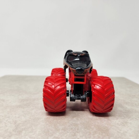 2024 Monster Jam Monster Mutt Rottweiler Monster Truck 1:64 Series 36 (bt20) - Picture 2 of 6